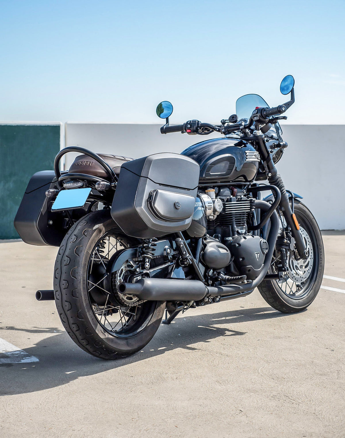 24L - Ironclad Quick-Mount Medium Triumph Bonneville T120 Leather Wrapped Hard Saddlebags