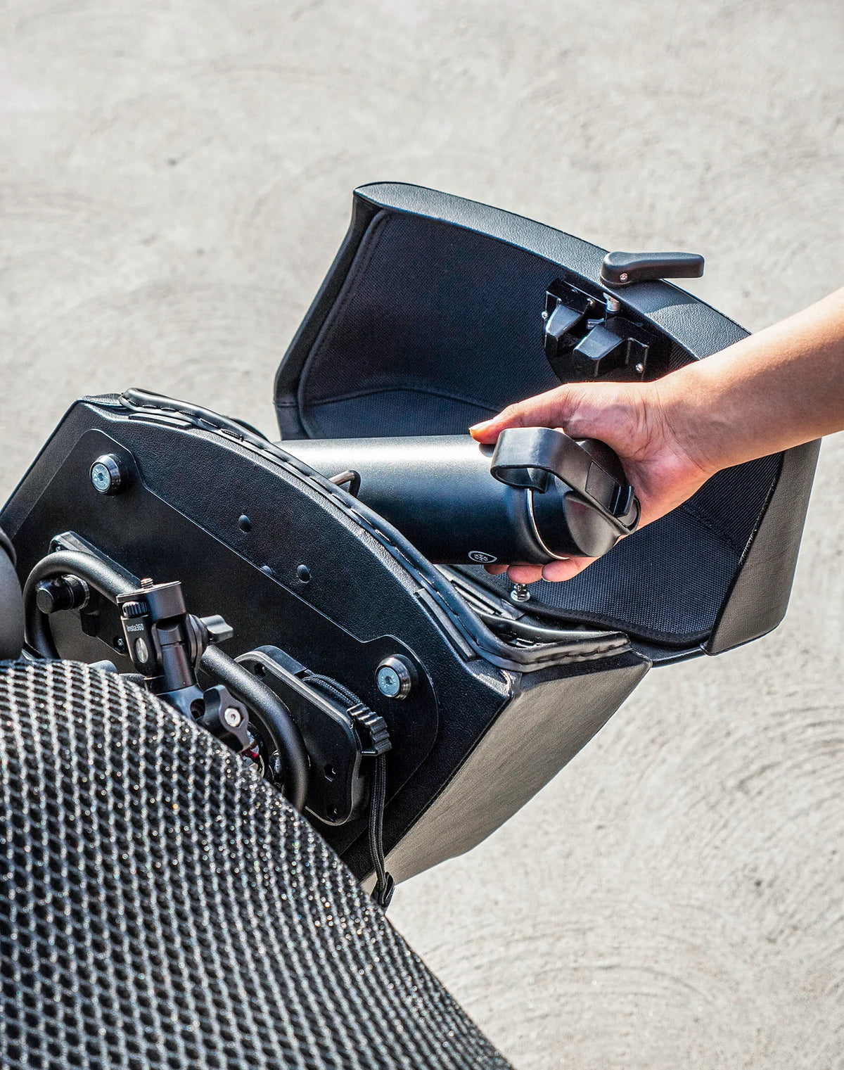 24L - Ironclad Quick-Mount Medium Triumph Bonneville T120 Leather Wrapped Hard Saddlebags
