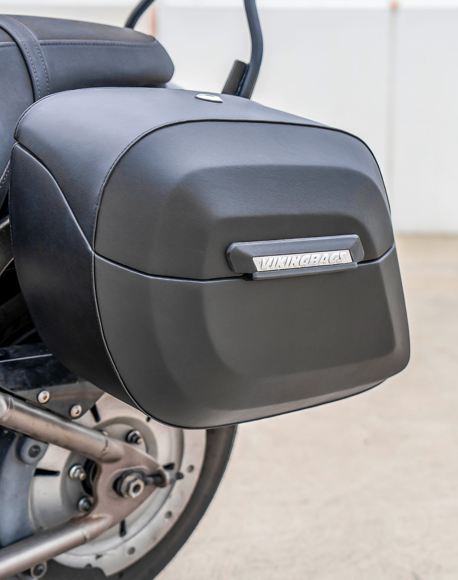 Viking 40L Lamellar Raven XL Kawasaki Vulcan 900 Custom Leather