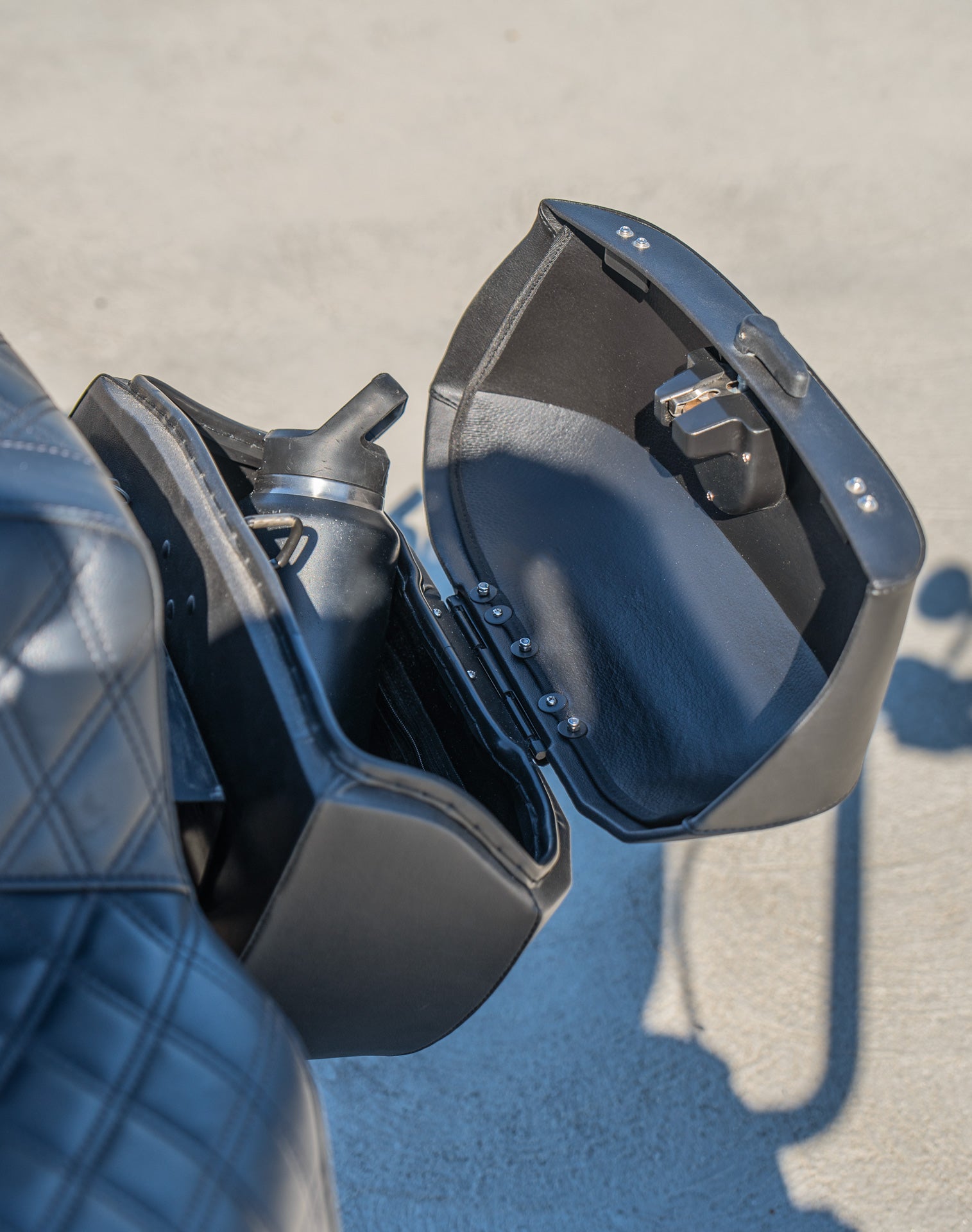 40L - Lamellar Raven Extra Large Leather Covered Motorcycle Hard Saddlebags for Harley Softail Heritage FLHC/S Lifestyle