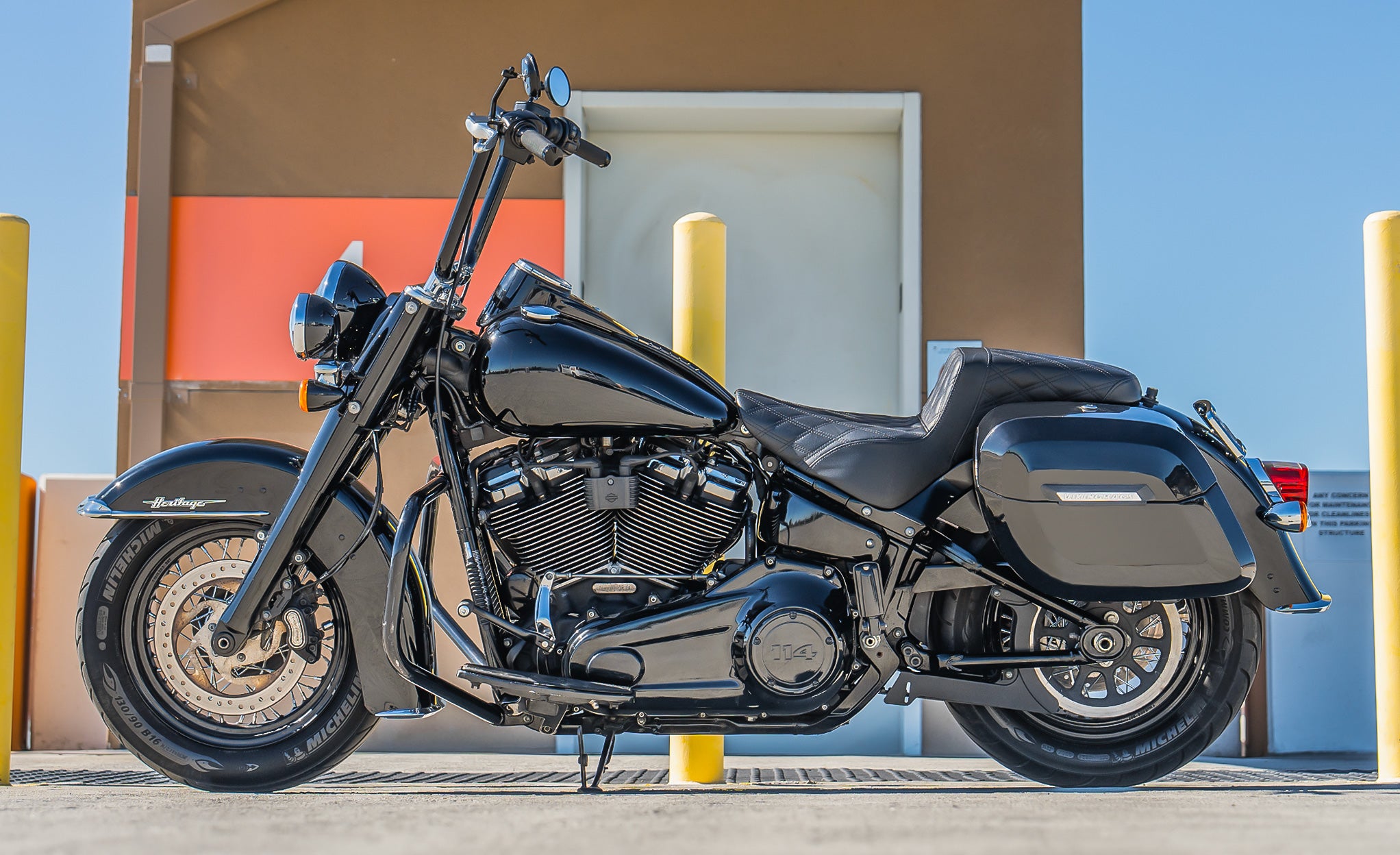 40L - Lamellar Raven Extra Large Painted Motorcycle Hard Saddlebags for Harley Softail Heritage FLHC/S Lifestyle @expand