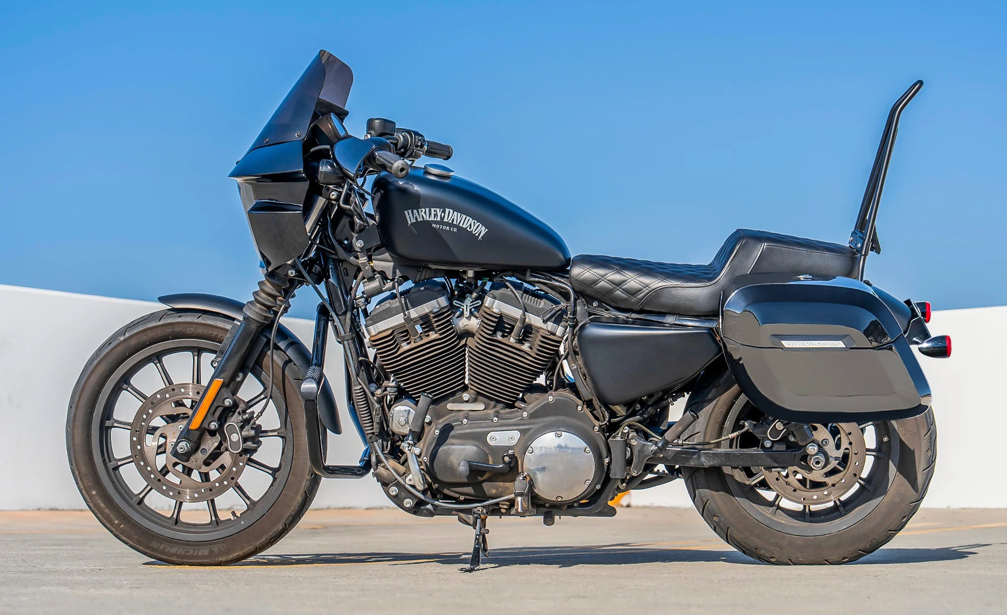 36L - Lamellar Raven Extra Large Shock Cut-out Painted Hard Saddlebags for Harley Sportster 883 Iron XL883N Lifestyle @expand