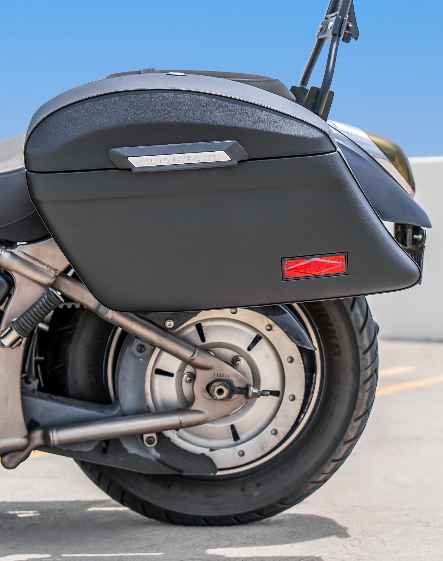 44L - Lamellar Stallion Extra Large Kawasaki Vulcan 900 Custom VN900C Leather Covered Motorcycle Hard Saddlebags Lifestyle