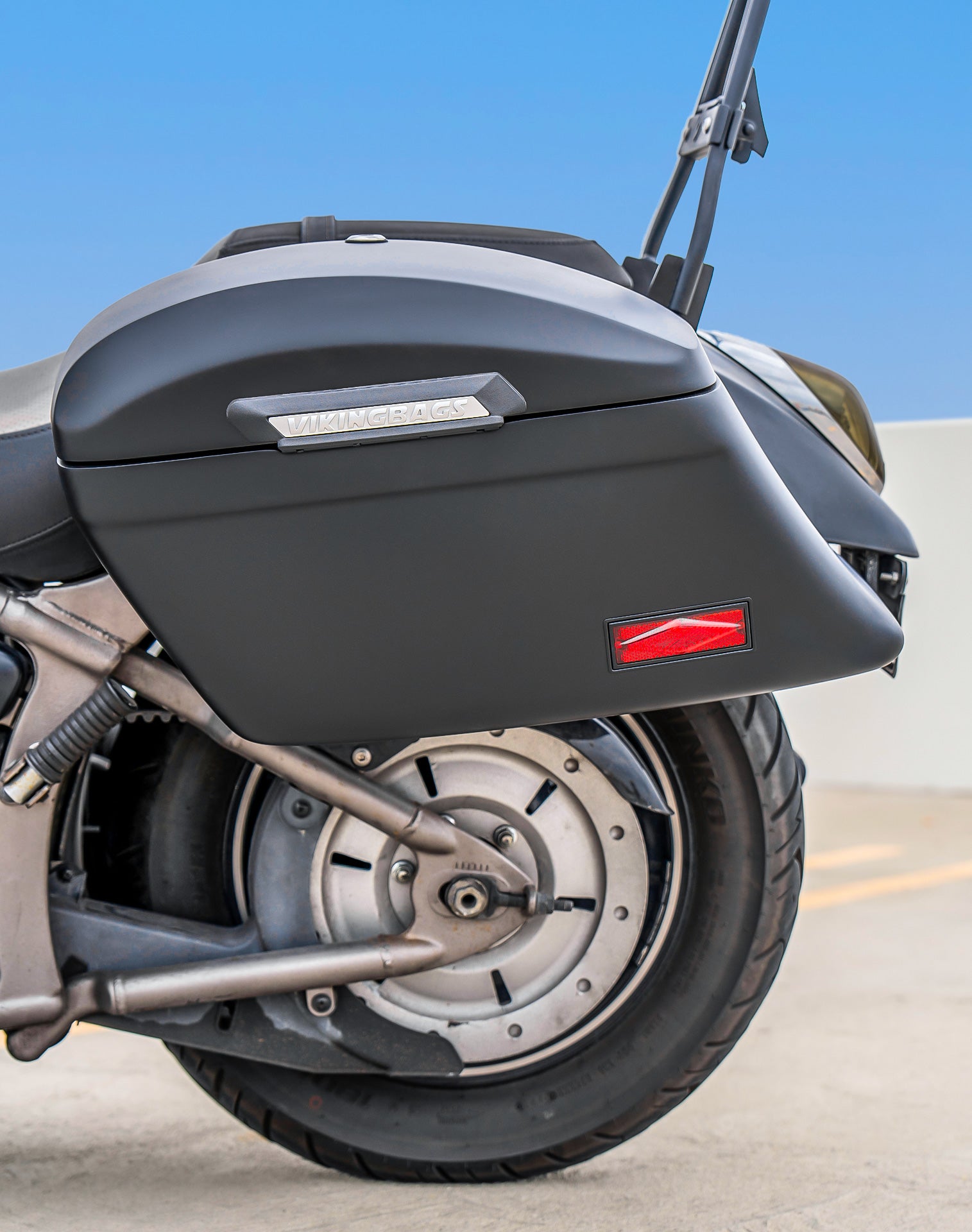 44L - Lamellar Stallion Extra Large Kawasaki Vulcan 900 Custom VN900C Matte Motorcycle Hard Saddlebags Lifestyle