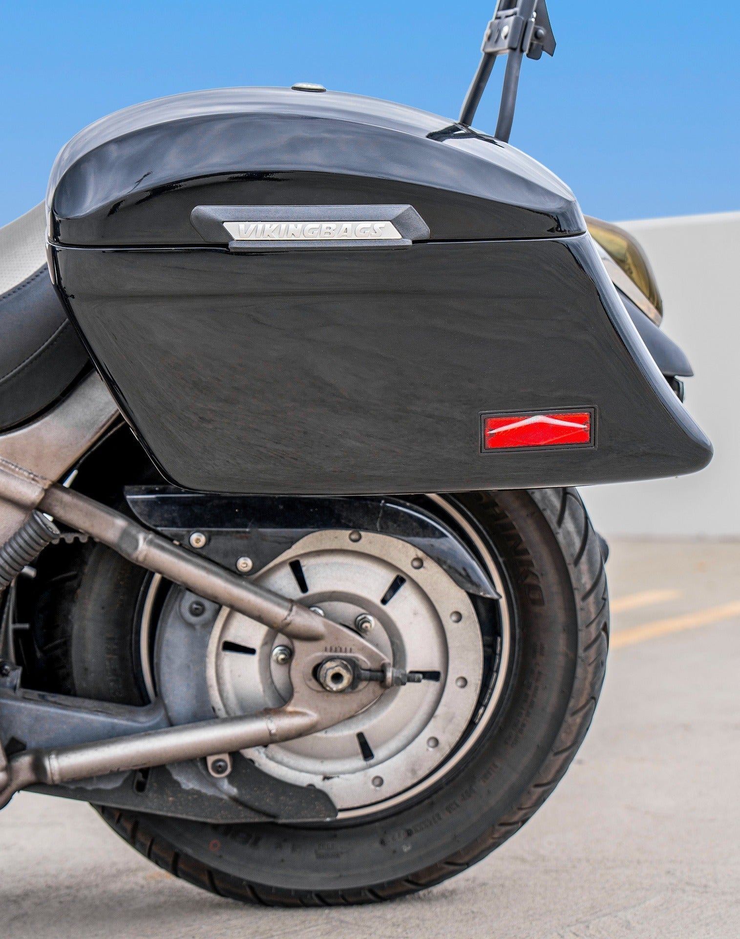 44L - Lamellar Stallion Extra Large Kawasaki Vulcan 900 Custom VN900C Painted Motorcycle Hard Saddlebags Lifestyle