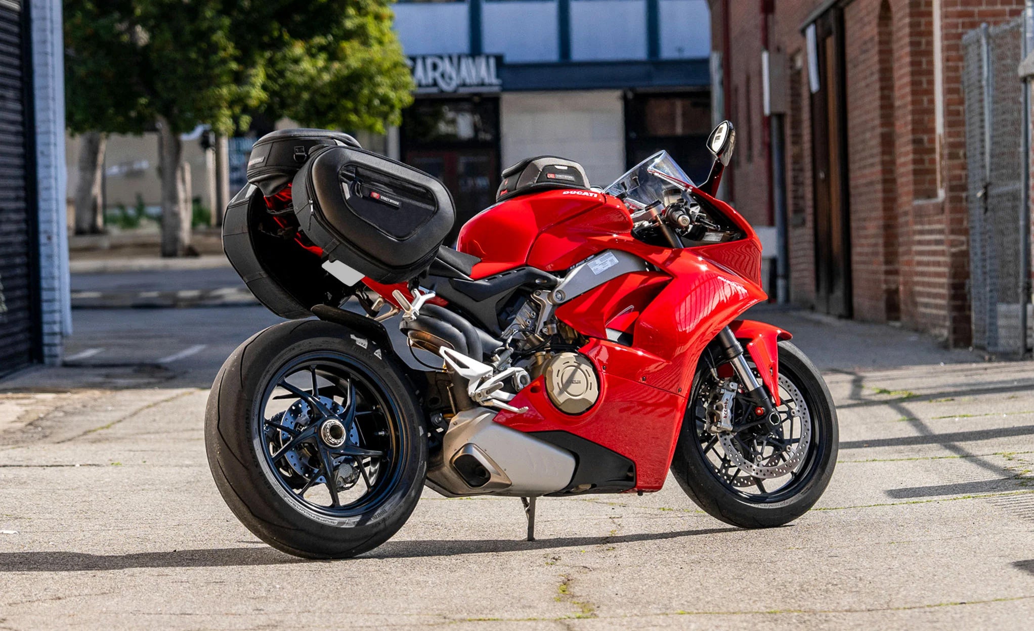 40L - Momentum Extra Large Expandable Street/Sportsbike Saddlebags Lifestyle @expand