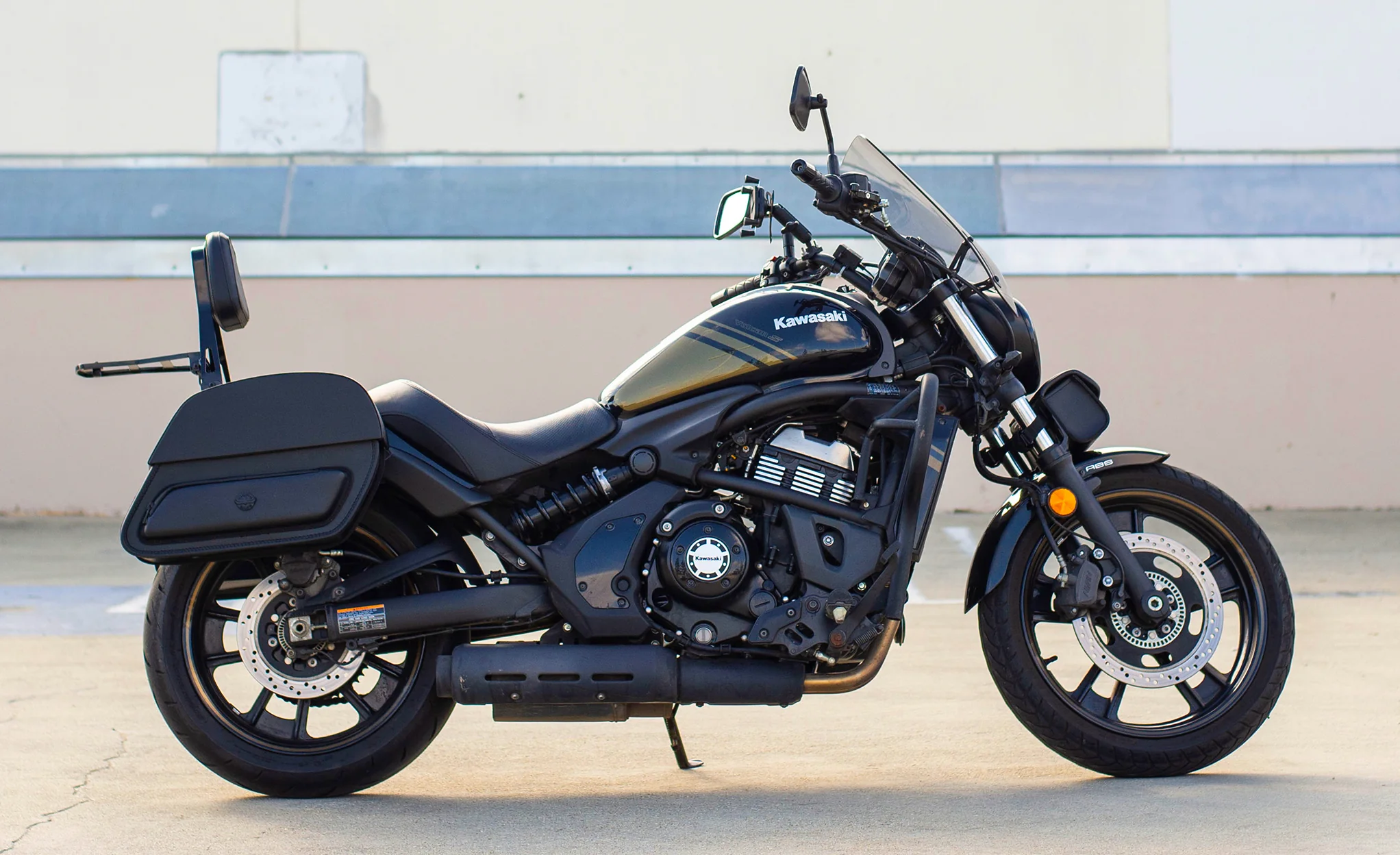 Viking Pantheon Medium Kawasaki Vulcan S Leather Motorcycle Saddlebags @expand