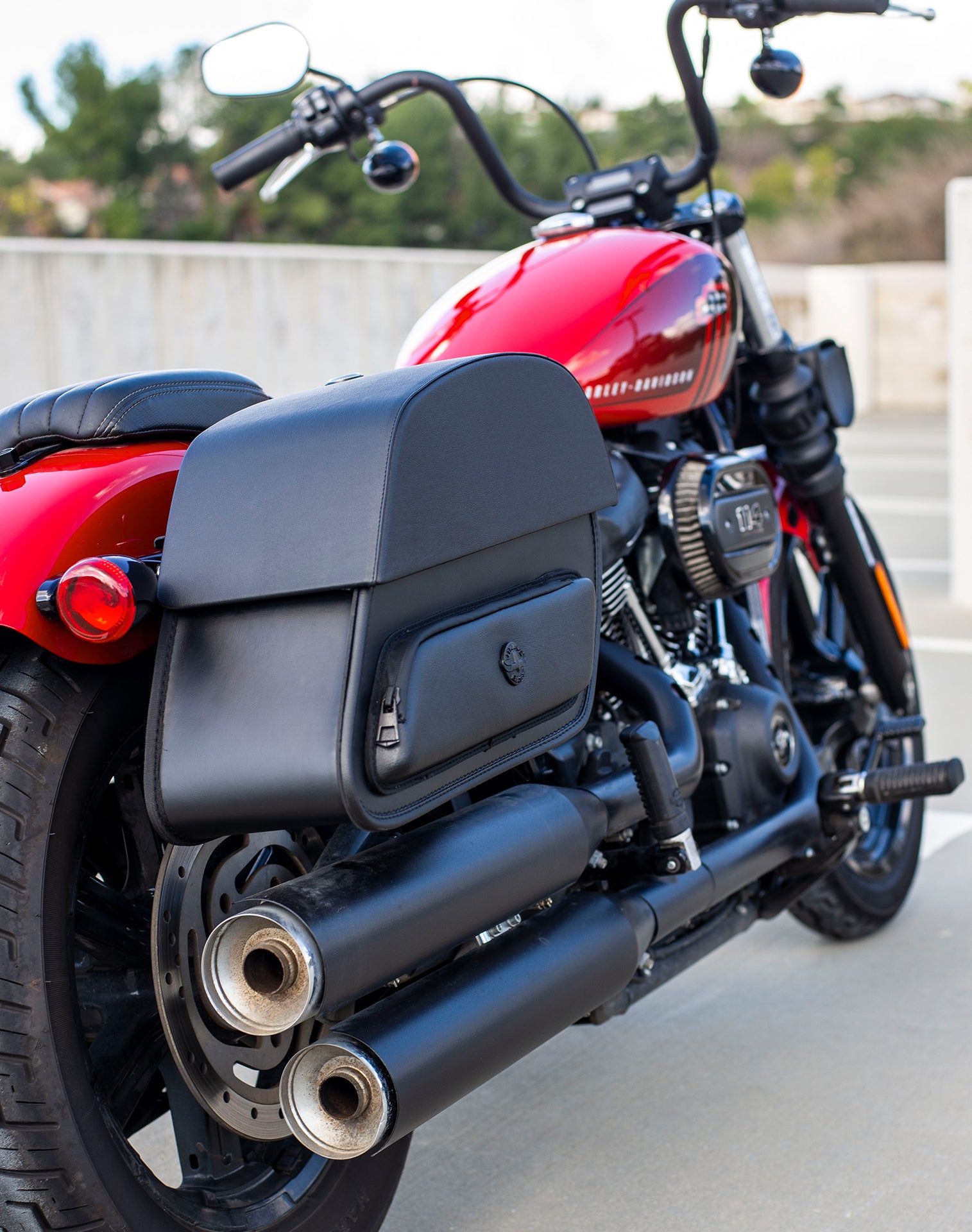 28L - Pantheon Medium Motorcycle Saddlebags for Harley Softail Street Bob FXBB