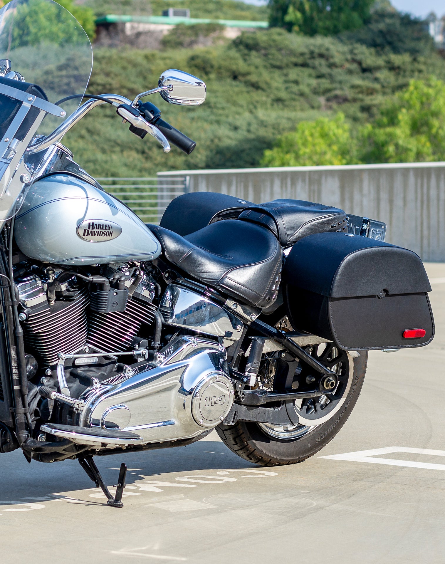 Viking Panzer Medium Leather Motorcycle Saddlebags For Harley Davidson Softail Heritage Flst I C Ci are Key lockable