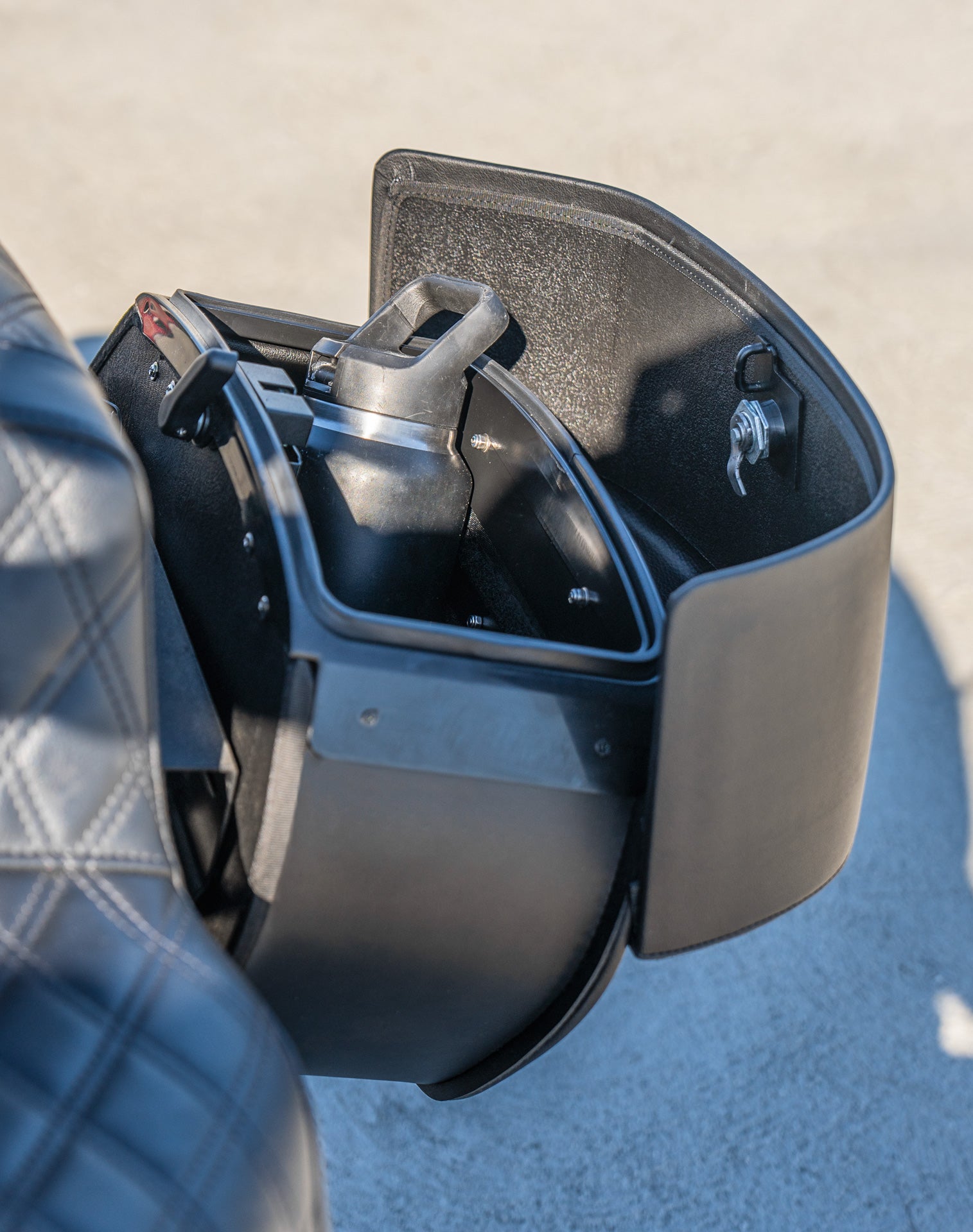 28L - Panzer Medium Hard Mount Saddlebags for Harley Softail Heritage FLHC/S Lifestyle