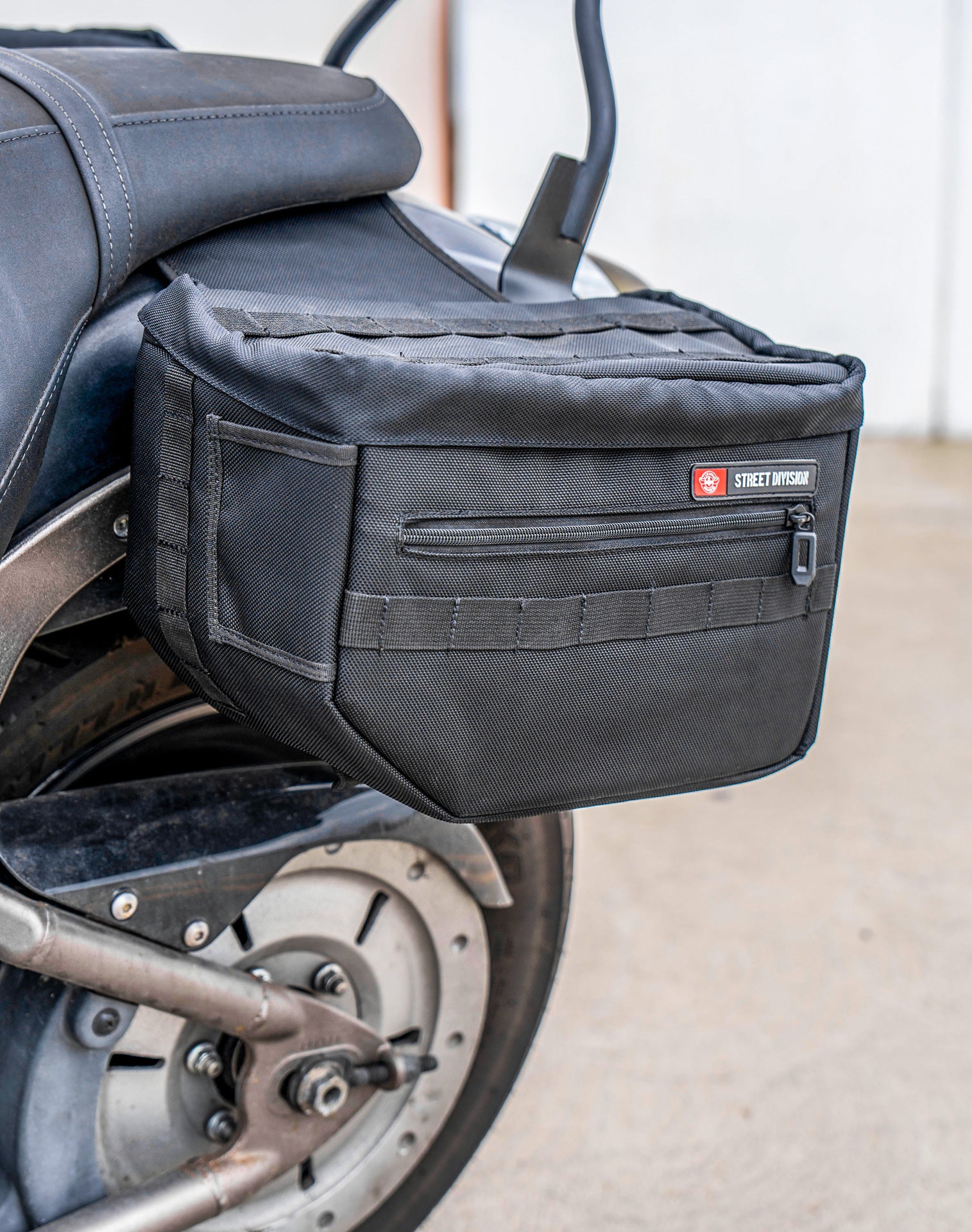 18L - Patriot Medium Kawasaki Vulcan 900 Custom VN900C Motorcycle Throw Over Saddlebags Lifestyle