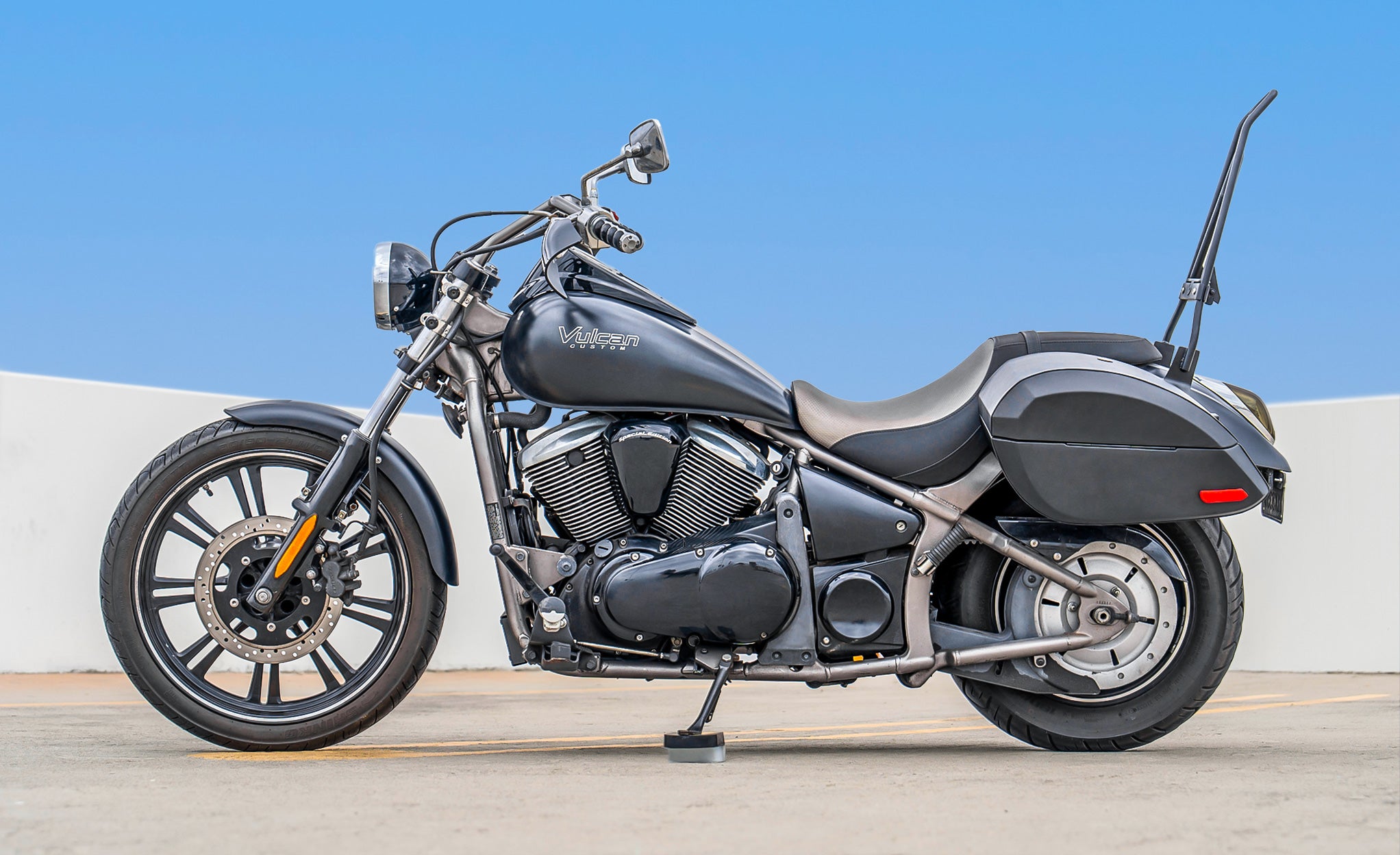 28L - Phantom Large Kawasaki Vulcan 900 Custom VN900C Leather Wrapped Motorcycle Hard Saddlebags Lifestyle Lifestyle @expand