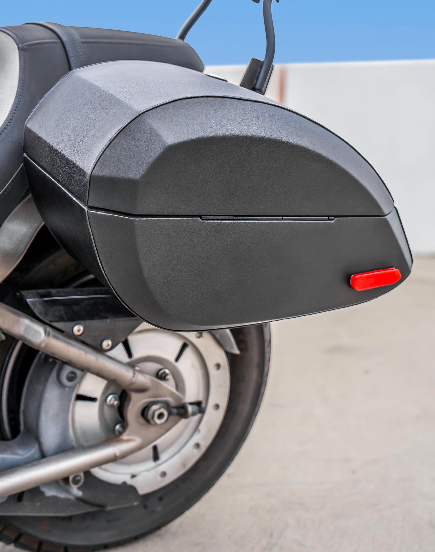 Viking 28L Phantom Large Kawasaki Vulcan 900 Custom Leather Wrap