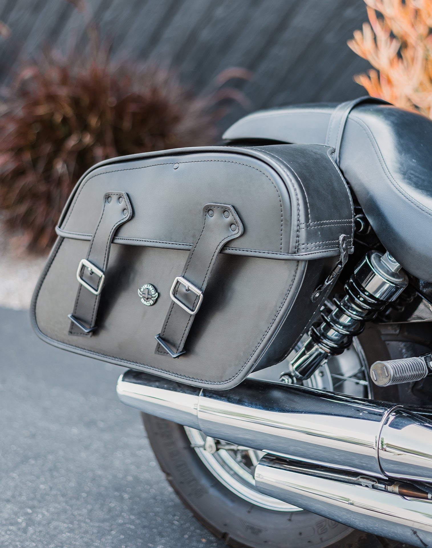 36L - Raven Extra Large Honda Shadow 750 Spirit (Incl.C2) Shock Cut-out Leather Motorcycle Saddlebags