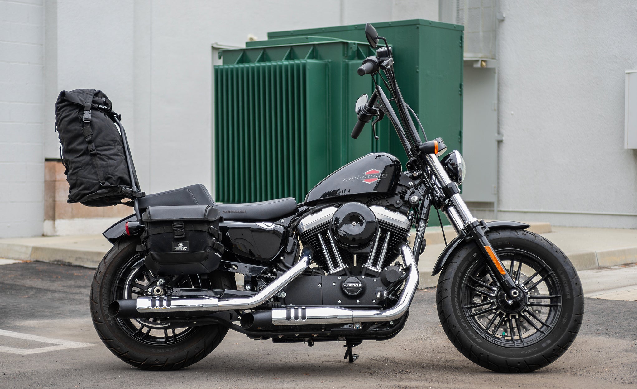 35L - Renegade XL Motorcycle Sissy Bar Bag for Harley Davidson @expand