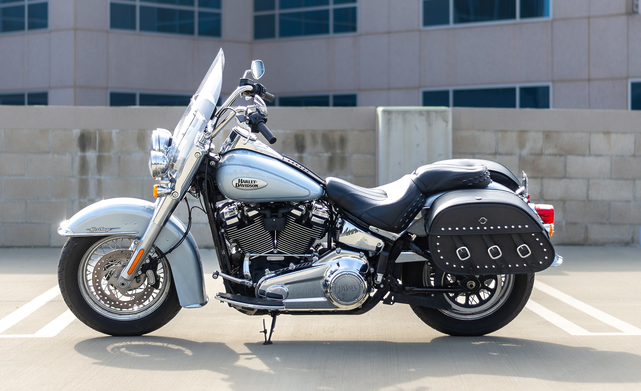 Viking Trianon Extra Large Studded Leather Motorcycle Saddlebags For Harley Softail Heritage Flst I C Ci @expand