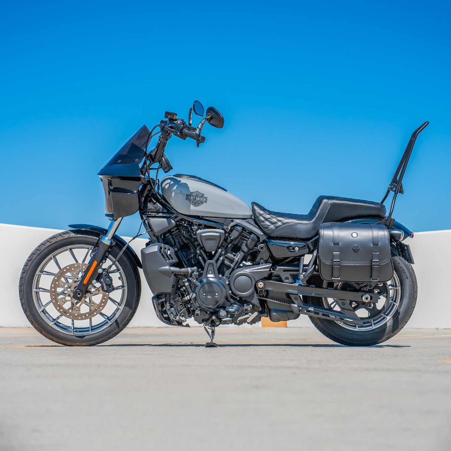 Viking 14L Viper Medium Harley Sportster Nightster RH975/S Leather